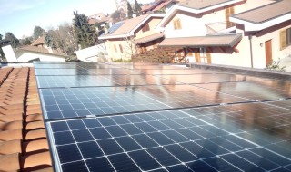 Impianto fotovoltaico realizzato su tetto a coppi